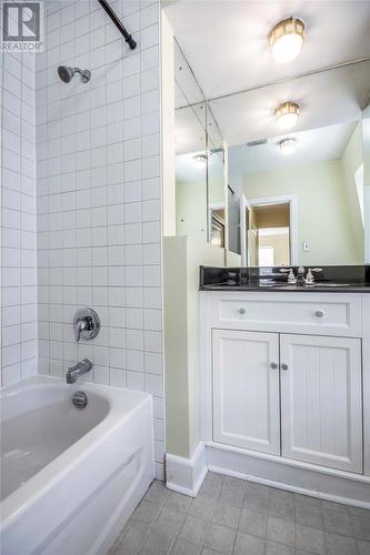 9 Winter Avenue, St. John'S, NL - Indoor Photo Showing Bathroom