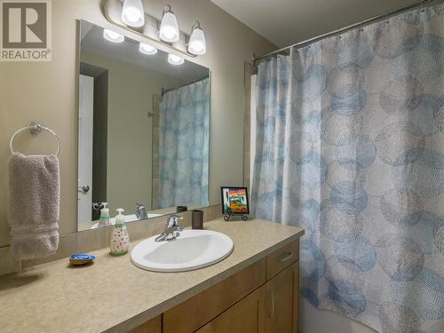 3388 Skaha Lake Road Unit# 403, Penticton, BC - Indoor Photo Showing Bathroom