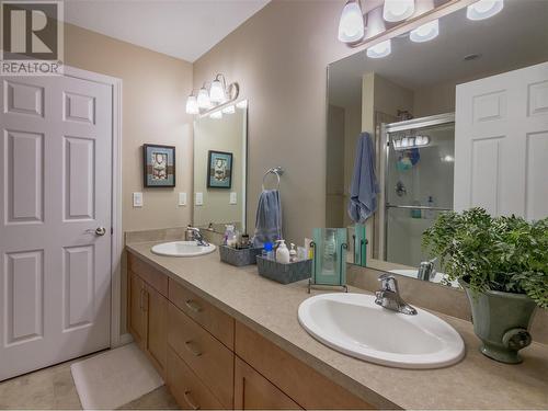 3388 Skaha Lake Road Unit# 403, Penticton, BC - Indoor Photo Showing Bathroom