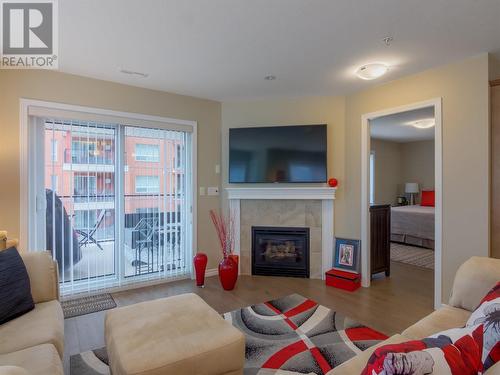 3388 Skaha Lake Road Unit# 403, Penticton, BC - Indoor Photo Showing Living Room With Fireplace