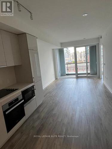 810 - 158 Front Street E, Toronto, ON - Indoor Photo Showing Kitchen