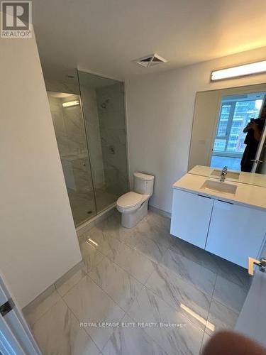 810 - 158 Front Street E, Toronto, ON - Indoor Photo Showing Bathroom