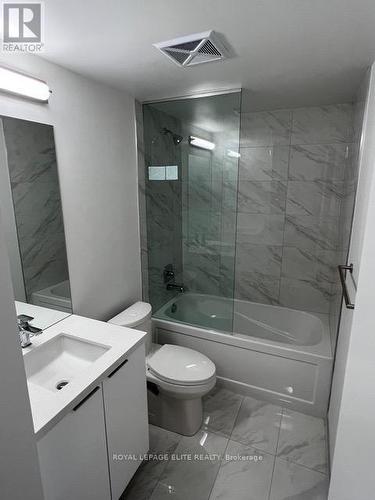 810 - 158 Front Street E, Toronto, ON - Indoor Photo Showing Bathroom