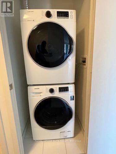 810 - 158 Front Street E, Toronto, ON - Indoor Photo Showing Laundry Room