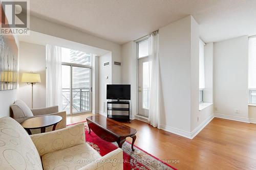 1502 - 1101 Leslie Street, Toronto, ON - Indoor Photo Showing Living Room