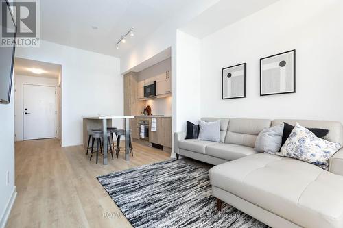 1406 - 8119 Birchmount Road, Markham, ON - Indoor Photo Showing Living Room