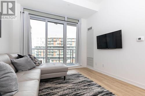 1406 - 8119 Birchmount Road, Markham, ON - Indoor Photo Showing Living Room