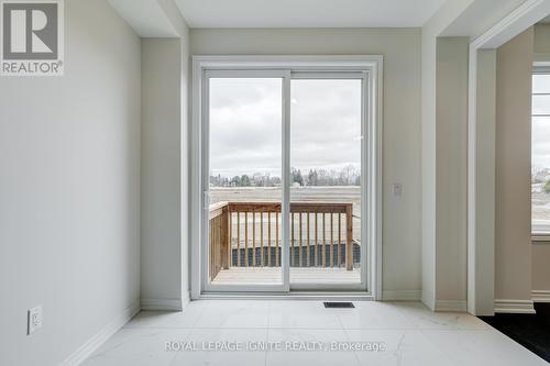 231 Jim Mortsons Drive, East Gwillimbury, ON - Indoor Photo Showing Other Room