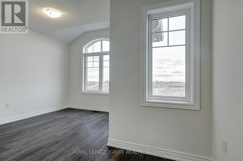 231 Jim Mortsons Drive, East Gwillimbury, ON - Indoor Photo Showing Other Room