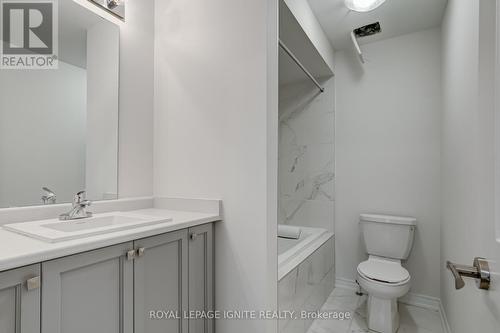 231 Jim Mortsons Drive, East Gwillimbury, ON - Indoor Photo Showing Bathroom