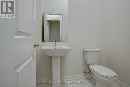 231 Jim Mortsons Drive, East Gwillimbury, ON - Indoor Photo Showing Bathroom