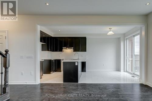 231 Jim Mortsons Drive, East Gwillimbury, ON - Indoor Photo Showing Kitchen