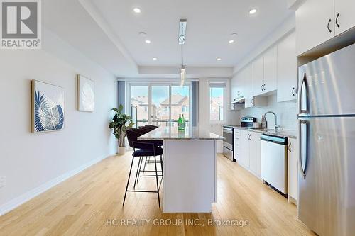 6 Beer Lane, Markham, ON - Indoor Photo Showing Kitchen With Upgraded Kitchen