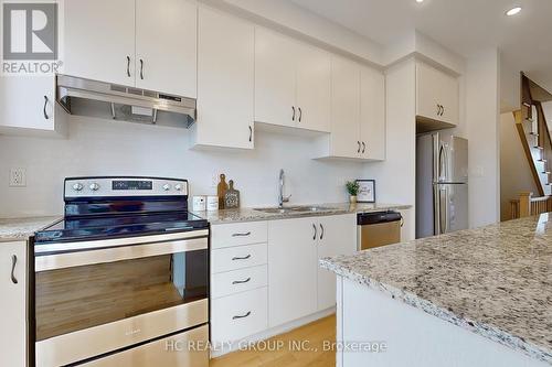 6 Beer Lane, Markham, ON - Indoor Photo Showing Kitchen With Upgraded Kitchen