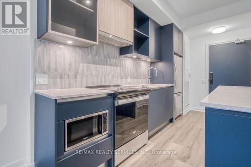 421 - 395 Dundas Street W, Oakville, ON - Indoor Photo Showing Kitchen