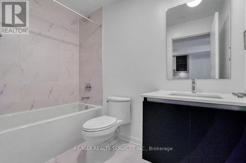 421 - 395 Dundas Street W, Oakville, ON - Indoor Photo Showing Bathroom