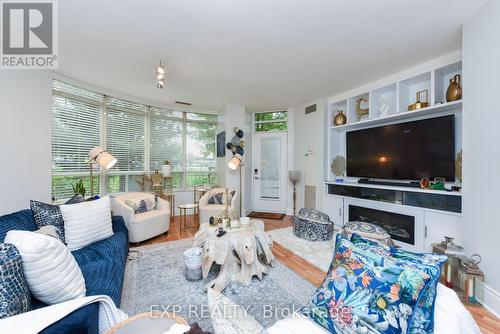 121 - 3888 Duke Of York Boulevard, Mississauga, ON - Indoor Photo Showing Living Room