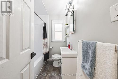 278 East 12Th Street, Hamilton, ON - Indoor Photo Showing Bathroom