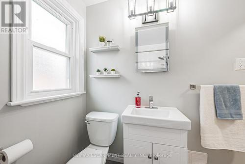 278 East 12Th Street, Hamilton, ON - Indoor Photo Showing Bathroom