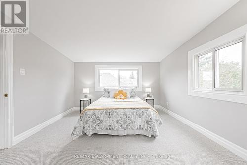 278 East 12Th Street, Hamilton, ON - Indoor Photo Showing Bedroom