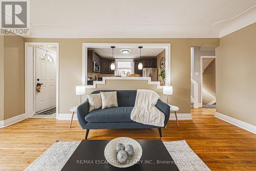 278 East 12Th Street, Hamilton, ON - Indoor Photo Showing Living Room