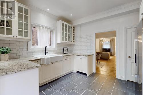 18 Spring Street, Hamilton, ON - Indoor Photo Showing Kitchen