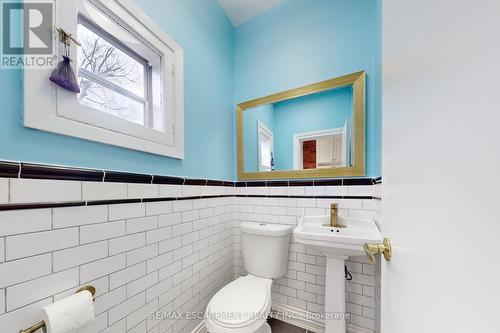 18 Spring Street, Hamilton, ON - Indoor Photo Showing Bathroom