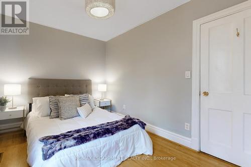 18 Spring Street, Hamilton, ON - Indoor Photo Showing Bedroom