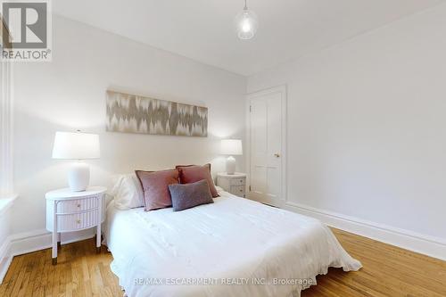 18 Spring Street, Hamilton, ON - Indoor Photo Showing Bedroom