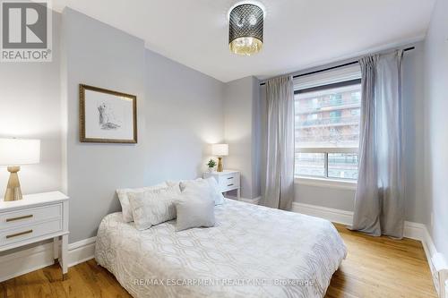 18 Spring Street, Hamilton, ON - Indoor Photo Showing Bedroom