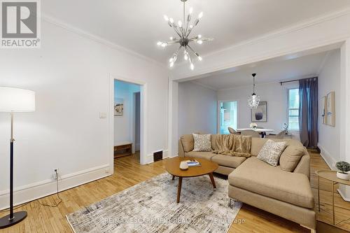 18 Spring Street, Hamilton, ON - Indoor Photo Showing Living Room