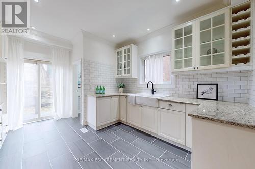 18 Spring Street, Hamilton, ON - Indoor Photo Showing Kitchen