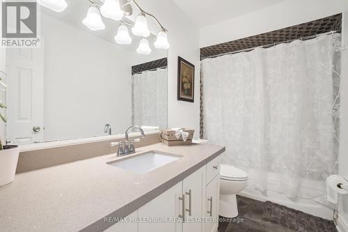 399 Hansen Road, Brampton, ON - Indoor Photo Showing Bathroom