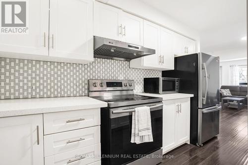 399 Hansen Road, Brampton, ON - Indoor Photo Showing Kitchen