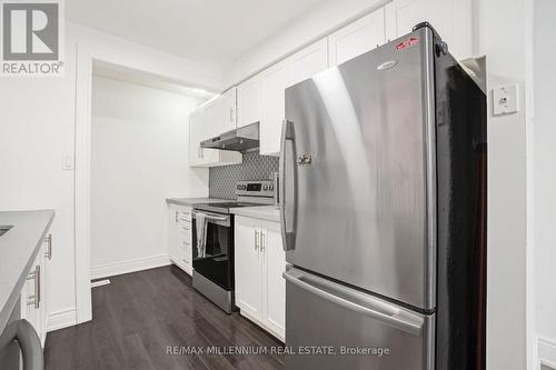 399 Hansen Road, Brampton, ON - Indoor Photo Showing Kitchen