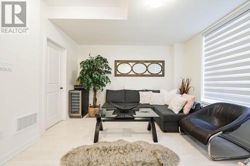 3192 Mintwood Circle, Oakville, ON - Indoor Photo Showing Living Room