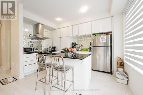 3192 Mintwood Circle, Oakville, ON - Indoor Photo Showing Kitchen