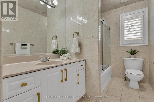 162 Stonehenge Drive, Hamilton, ON - Indoor Photo Showing Bathroom