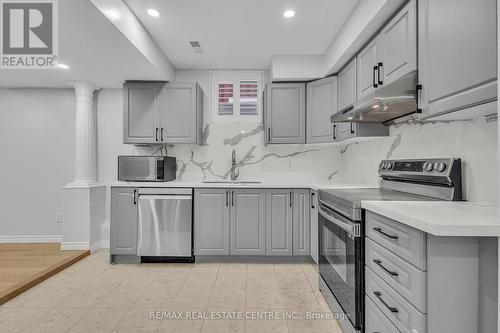 162 Stonehenge Drive, Hamilton, ON - Indoor Photo Showing Kitchen