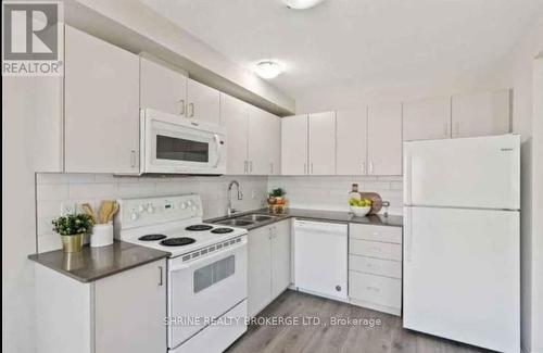 1315 Michael Circle, London, ON - Indoor Photo Showing Kitchen With Double Sink