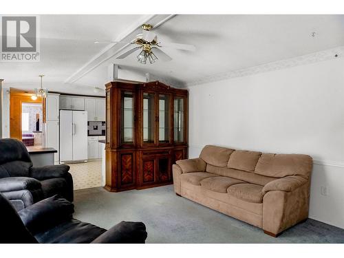 32 3889 Muller Avenue, Terrace, BC - Indoor Photo Showing Living Room