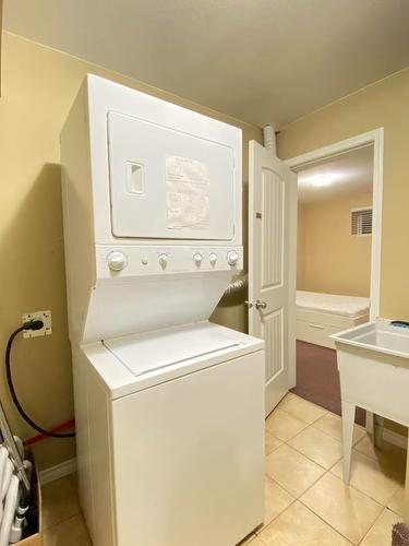 Bsmt-157Xx 84 Avenue, Surrey, BC - Indoor Photo Showing Laundry Room