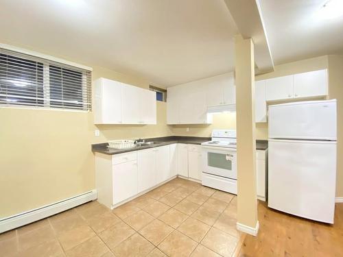 Bsmt-157Xx 84 Avenue, Surrey, BC - Indoor Photo Showing Kitchen With Double Sink