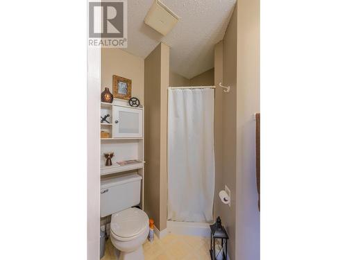 1120 8Th  S Street, Golden, BC - Indoor Photo Showing Bathroom