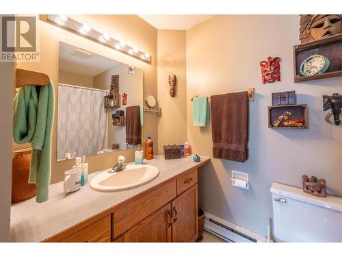 1120 8Th  S Street, Golden, BC - Indoor Photo Showing Bathroom