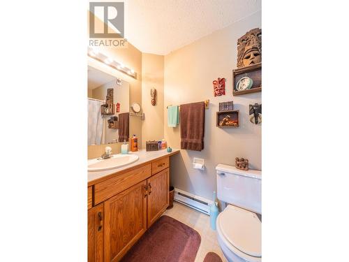 1120 8Th  S Street, Golden, BC - Indoor Photo Showing Bathroom