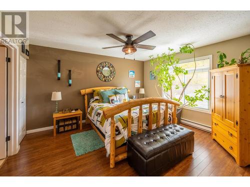 1120 8Th  S Street, Golden, BC - Indoor Photo Showing Bedroom