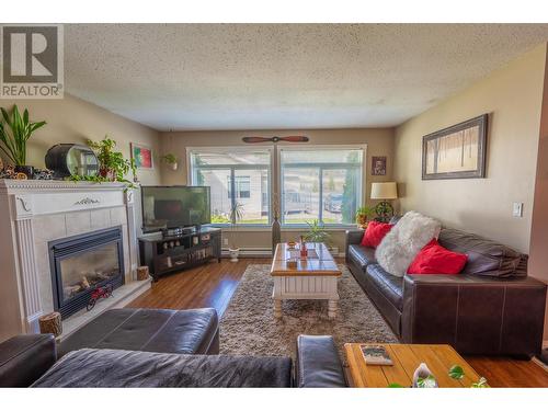 1120 8Th  S Street, Golden, BC - Indoor Photo Showing Living Room With Fireplace