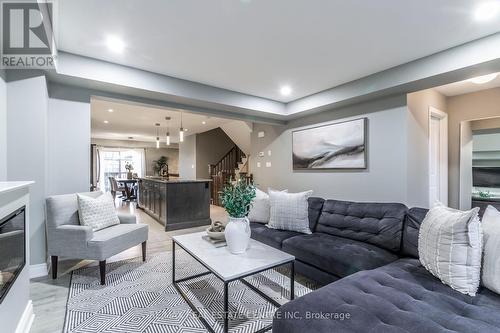 25 Jeffrey Drive, Guelph (Grange Hill East), ON - Indoor Photo Showing Living Room