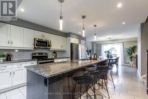 25 Jeffrey Drive, Guelph (Grange Hill East), ON - Indoor Photo Showing Kitchen With Upgraded Kitchen